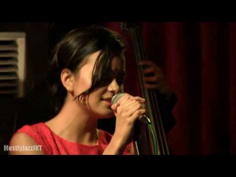 Eva Celia - Christmas Song @ Mostly Jazz 21/12/13 [HD]