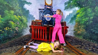 Download lagu Vania and Mania have fun day in the Museum of illusions and the Dinosaur park mp3 Download lagu Vania and Mania have fun day in the Museum of illusions and the Dinosaur park mp3
