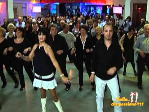 Ballo di gruppo il ballo della mamma (Mary)