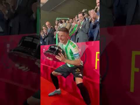 Joaquín Sánchez levantando la COPA DEL REY / REAL BETIS CAMPEÓN