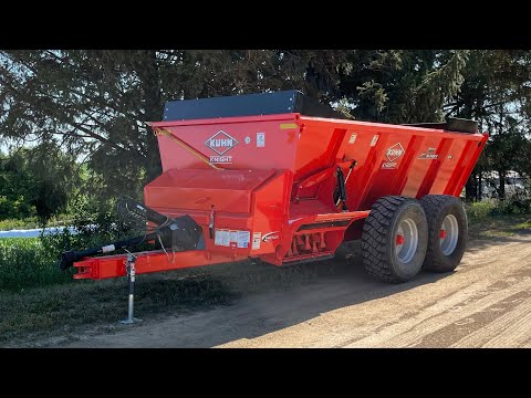 Brand new KUHN Knight SL 124 Slinger arrives on the farm!
