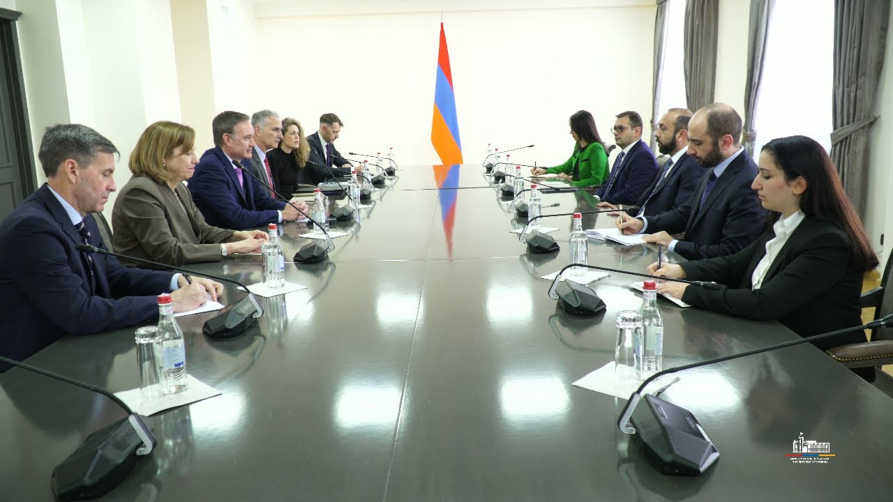 Mirzoyan Karpenter ilə Ermənistan-Azərbaycan normallaşma prosesini müzakirə edib