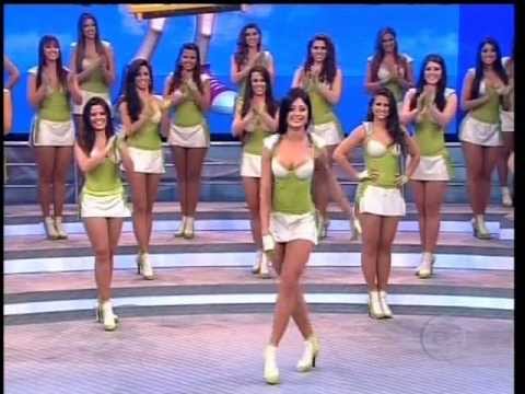 Faustão desafia Aline Riscado a erguer perna em 180 graus - 10.06.2012.wmv