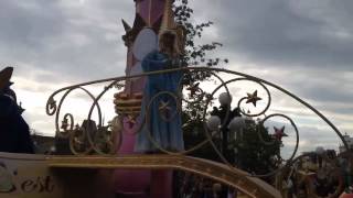 Wardrobe malfunction at disney