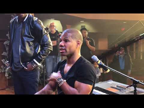 Kirk Franklin listens to the Oakwood University Aeolians