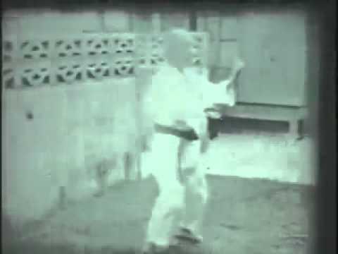 Chōshin Chibana   Naihanchi Shodan