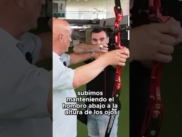 Vídeo relacionado con TIRO CON ARCO: En este libro se explica detalladamente como es la técnica, posición del cuerpo; la cadera, piernas, pelvis y muy especialmente la metodología y planificación del entrenamiento.
