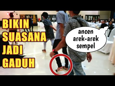 k0plak-pake-bakiak-rame-rame-ke-hotel-jadi-pusat-perhatian