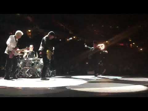 U2 Manchester 19/10/18 Acrobat estage