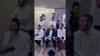 יהודים חסידים שרים במקלט 1:44 לפנות בוקר