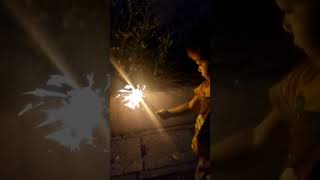 (夏の思い出)初めて花火持つ#shorts