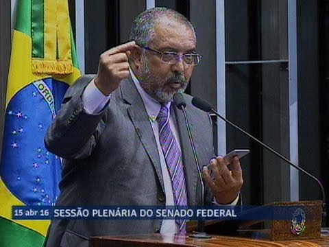 Paulo Paim comenta artigo de jornalista gaúcho contrário ao processo de impeachment de Dilma