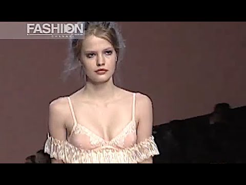 BLUMARINE Spring 2004 Milano - Fashion Channel