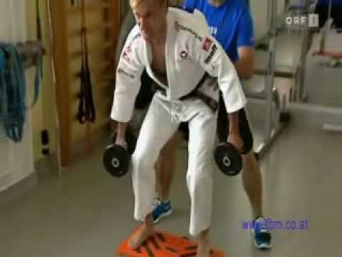 Judoka Ludwig Paischer auf Balance Board