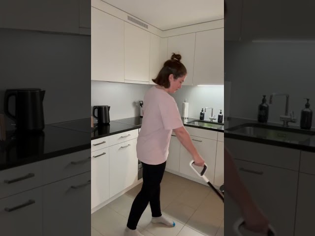 Video Teaser für Review - Trisa - Akkustaubsauger "Quick Clean Prof. T2270" - Bianca