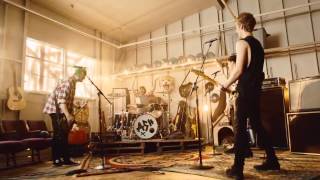 5SOS- LONG WAY HOME MUSIC VIDEO
