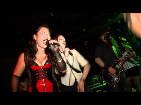 Smash Up Derby LIVE Mash-Up Rhianna vs Papa-Roach