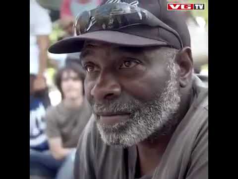 Magnus Carlsen helps child win the game against chess hustler. He is surprised😎😎