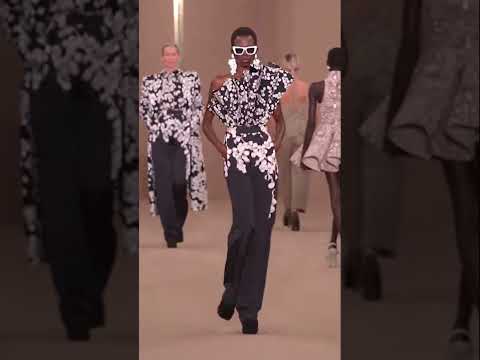 défilé Balmain automne hiver 2024 2025 #black and #white