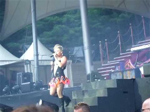 P!NK LIVE IN BERLIN - SOBER 08.06.2010