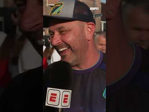 Deze Schotse Telstar-supporter kan zijn geluk niet op met de promotie van zijn club. 🔝