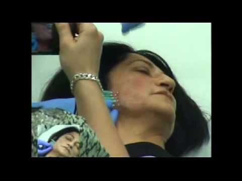 La faccia cinese fa i bagagli da rughe Le maschere ideali per problema affrontano la pelle