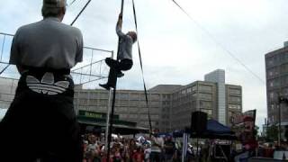 Berlin-Lacht 2009, Alexanderplatz, Ledbuoy, Pole Acrobatics Pt 3