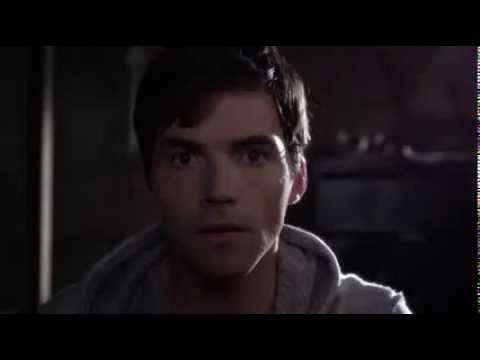 Ezra On His Computer 4x18 Pretty Little Liars