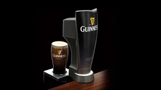 preview picture of video 'Guinness Surger, Water Dog Pub, Armacao de Pera, Algarve, Portugal, Europe'
