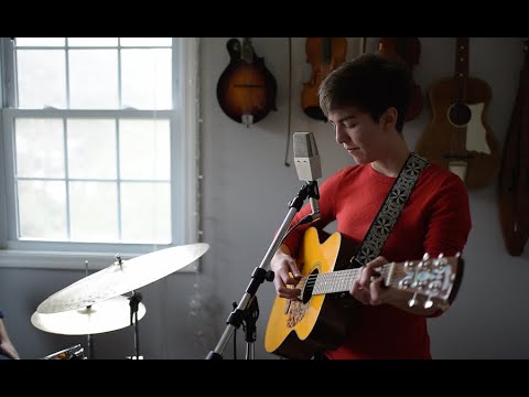 Folk Alley Sessions: Maya de Vitry - "How Do I Get To the Morning"