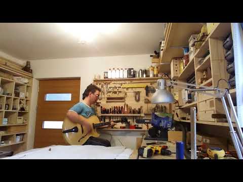 Kurze Pause im Werkstatt - gitarrenbau Erman