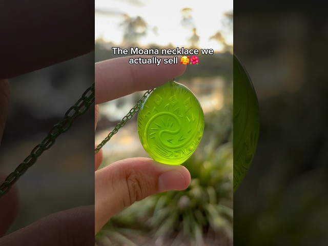 Vídeo relacionado con ARHZ Collar para Vaiana,Gargantillas con colgante de océano de Moana, iluminado, colgante trenzado a manoregalos de Navidad, Halloween y cumpleaños(azul que brilla en la oscuridad)