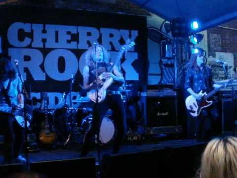 MATT SONIC AND THE HIGH TIMES @ CHERRY ROCK 2010 - madamoiselle