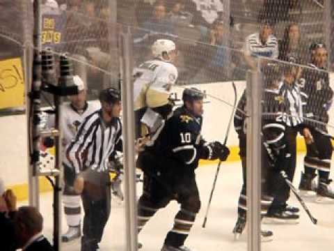Pens vs. Stars fight #908345