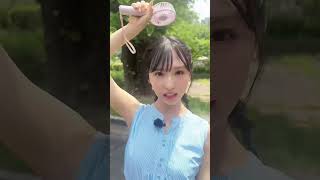 カメラに脇映されるの嫌だから、後ろ姿の時に腕を思い切り伸ばす小栗有以！