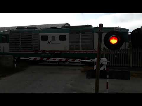 Passaggio a livello Castagnole Lanze (AT) - Level crossing Castagnole Lanze