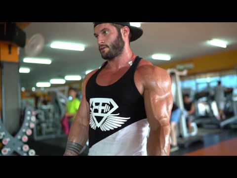 Tavi Castro Shoulders and Biceps workout