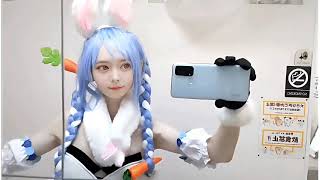 野うさぎ(男)が兎田ぺこらのコスプレ