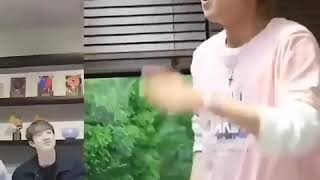 Download lagu HAN JISUNG STRAY KIDS DOING AEGYO WITH DISTRICT 9 RAP LYRICS! (CUT) mp3