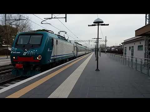 HD - E.464.050 + pilotina Mazinga MDVC sul R 12014 Ancona - Rimini in arrivo a Riccione