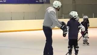 preview picture of video 'В Кузнецке отбирают школьников для тренировки в хоккейной команде'
