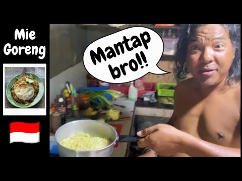 Indonesian Food Heaven! Friendly Locals Cook MIE GORENG!