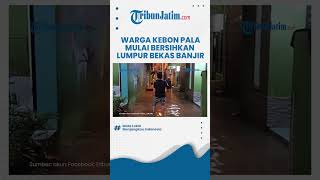 Air Mulai Surut, Warga Mulai Bersihkan Lumpur Bercampur Sampah Akibat Banjir 1,2 Meter di Kebon Pala