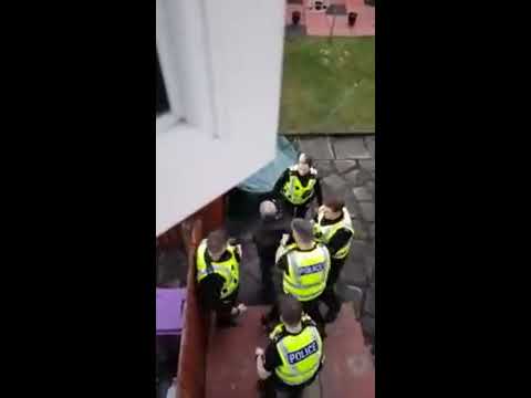 Неудачливый грабитель ломился в дом под наблюдением хозяина