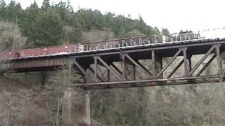 preview picture of video 'BNSF Nisqually River Bridge 4-10-09'