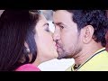 Dinesh Lal Yadav And Aamrapali Dubey Secret Kissing भोजपुरी वीडियो