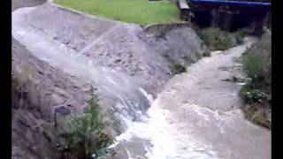 preview picture of video 'Mátrakeresztes, gyors folyó, 20100917007'