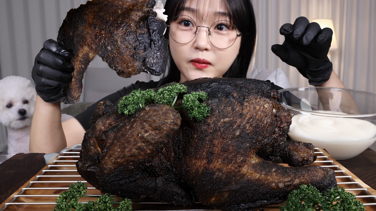 탄 줄 알았죠?🤣오징어먹물 통닭 튀겨봤어요🖤🍗블랙통닭 먹방 Black Whole Chicken Mukbang ASMR