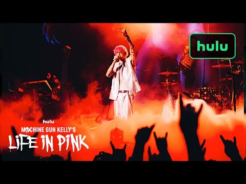 Thumbnail of the video: MGK Has a Moment With a Young Fan