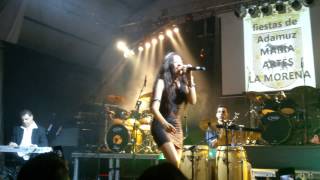 María Artés Lamorena cantando "YO QUIERO QUE SEPAS" en ADAMÚZ.